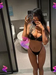 Mia Valencia, photo 5